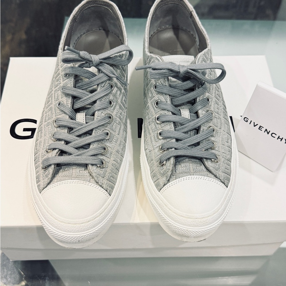 Givenchy Men's Sneakers in Gray and White